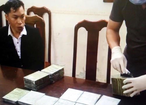 Cảnh sát vây bắt đối tượng vận chuyển số lượng lớn heroin ở Hà Nội