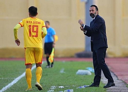 Cựu HLV AS Roma ôm đầu tiếc nuối trong ngày ra mắt V-League