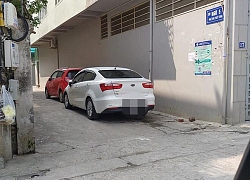 Đỗ xe chắn ở đầu ngõ, hai tài xế ô tô nhận ngay cái kết cực bất ngờ lúc quay trở lại