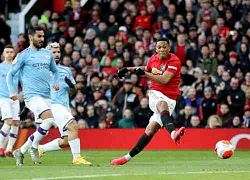 Ederson liên tiếp mắc sai lầm tai hại, Man City gục ngã trước người hàng xóm Man United