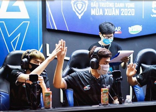 Hạ gục Box Gaming, Flash áp sát ngôi đầu