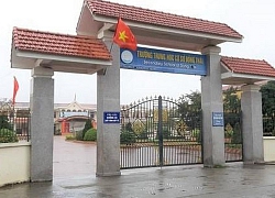 Khiển trách hiệu phó bắt học sinh tự tát vào mặt 10 cái