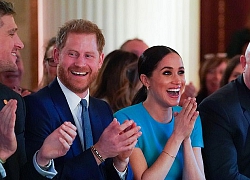 Meghan Markle rơm rớm nước mắt trong sự kiện tái xuất nhưng bị mỉa mai là giả tạo với gương mặt "biến dạng"