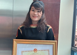 Nghe cô giáo Ê đê kể chuyện đi vận động học sinh đến trường