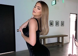 Khoe body "bá đạo" kiểu Kylie Jenner: Đưa camera soi khắp body, zoom thẳng vào vòng 1 táo bạo thế này đây!