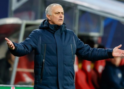 Mourinho trải qua chuỗi trận thảm hại nhất sự nghiệp