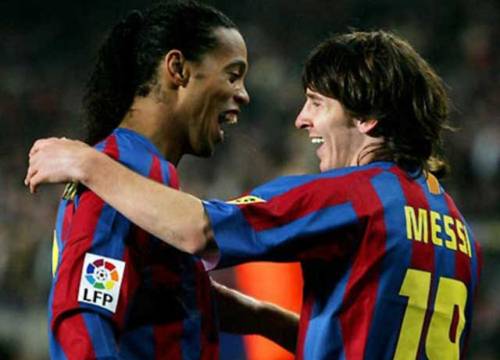 "Ông trùm" Messi ra tay cứu Ronaldinho: 105 tỷ đồng "trả ơn" đàn anh