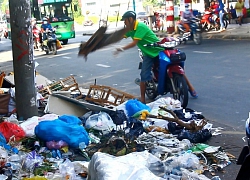 TP.HCM: Vứt rác, tiểu bậy nơi công cộng sẽ bị... "phạt nguội"