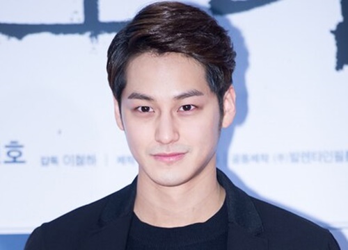 "Hoàng tử gốm" Kim Bum đã xuất ngũ