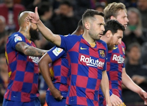 Barca tạm giải tán đội để đảm bảo an toàn