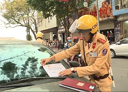 Thông báo phạt nguội của CA Vĩnh Phúc gắn lên kính ô tô có nội dung gì?