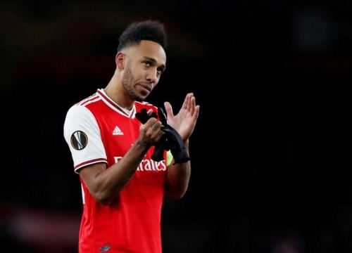 Arsenal giận dữ vì Barca theo đuổi dai dẳng Aubameyang