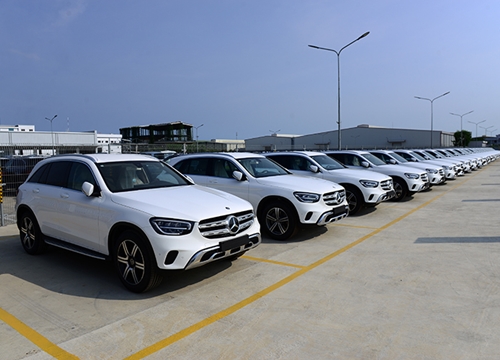 Cuộc đấu xe sang ở Việt Nam - Mercedes và phần còn lại