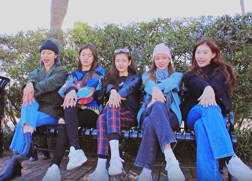 ITZY kết thúc tuần quảng bá đầu tiên bằng cú 'đánh úp' MV chính thức cho ca khúc b-side 'Nobody Like You'