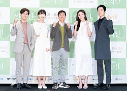 Jung Hae In tỏa sáng bên Chae Soo Bin và Lee Ha Na tại họp báo phim giữa mùa dịch Covid-19