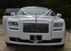 Nhìn rất Rolls-Royce Ghost mà lại là Lincoln nhưng màn độ limousine còn thuyết phục hơn