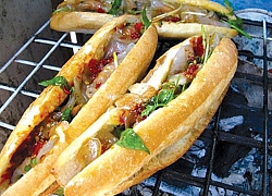 Nhớ thương bánh mì đêm ở Huế