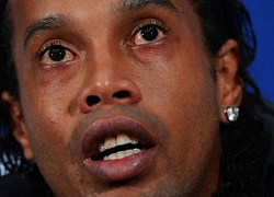 Ronaldinho đi tù và dấu chấm hết cho ngày trở về Barca