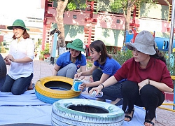 Tháng Thanh niên: Giáo viên, đoàn viên tái chế lốp xe làm bồn rửa tay cho trẻ