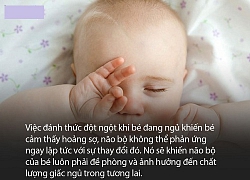 Đang ngủ bị đánh thức đột ngột, em bé biểu cảm cực đơ khiến người lớn cười sặc sụa mà không biết nguy hiểm đang rình rập bé