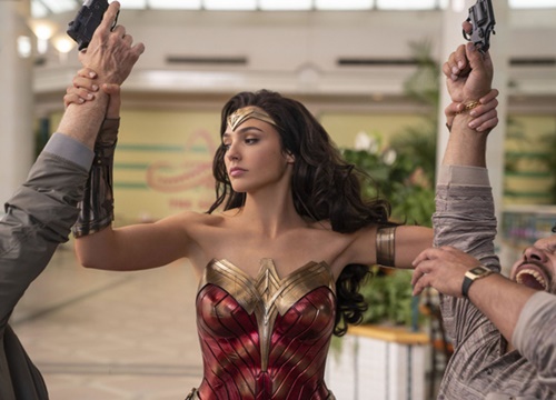 Lộ ảnh tình tiết 2 phản diện "Wonder Woman 1984" đụng độ, Warner Bros mạo hiểm ứng phó mùa dịch bằng lựa chọn ai cũng bất ngờ?