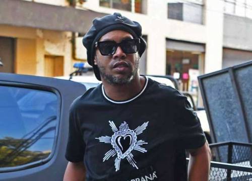 Ronaldinho đón tin xấu trước ngày sinh nhật, tồi tệ mức nào?