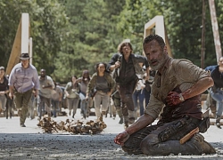 The Walking Dead: Rick Grimes gào khóc vì hết giấy vệ sinh mùa dịch Corona