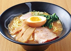 Trải nghiệm cảm giác "sang chảnh" khi ăn món mì ramen được rắc thêm vàng lá