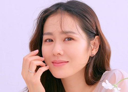 Vạn kiếp bị chê nhạt nhưng Song Hye Kyo lại là người có style tóc "tắc kè hoa" nhất trong số ngũ đại mỹ nhân Kbiz