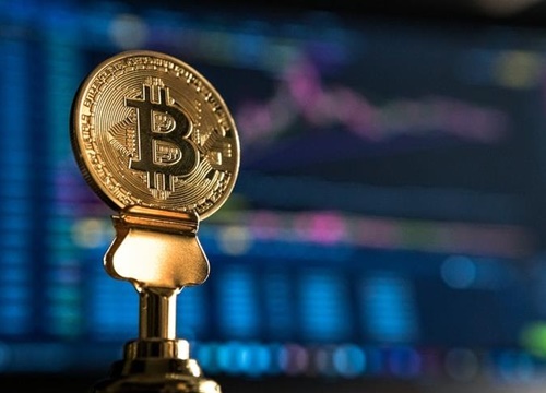 Bitcoin giảm 7,1%, thị trường rơi vào 'bão lửa'