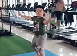 Cậu bé gây bão mạng với 'vũ điệu tập gym' siêu... lầy lội