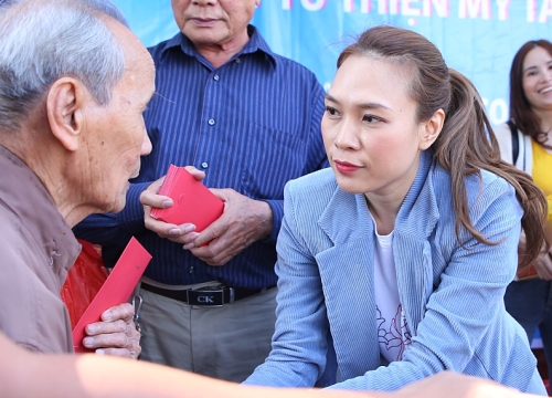 Chẳng nói chẳng rằng, Mỹ Tâm âm thầm trao hàng ngàn vật phẩm phòng chống Covid-19