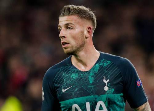 Hậu trường sân cỏ 24/3: Alderweireld thu gom máy tính bảng vì Covid-19