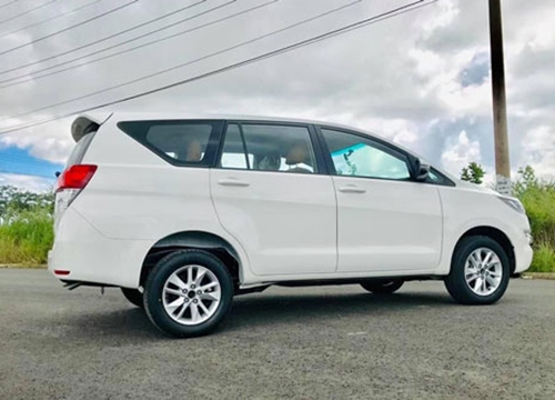 Toyota Innova giảm giá kỷ lục tại đại lý