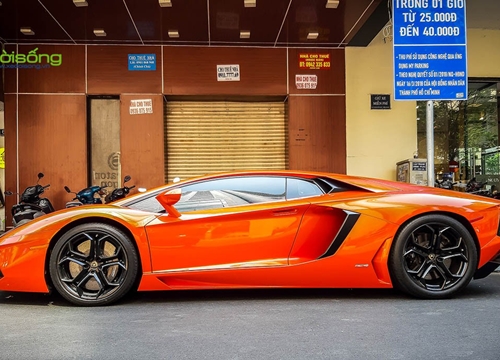 Lamborghini Aventador "Arancio Argos" của đại gia ngành Y tái xuất trên phố Sài Gòn