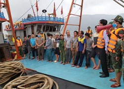 Nổ súng truy bắt 2 tàu khai thác hải sản trái phép trên biển Hà Tĩnh