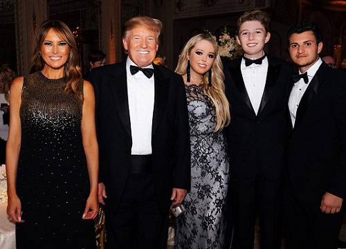 Quý tử Barron Trump hiếm hoi lộ ảnh nở nụ cười tươi rạng rỡ khiến cộng động mạng xuýt xoa trong khi con gái Tổng thống Mỹ cũng "lột xác" không kém