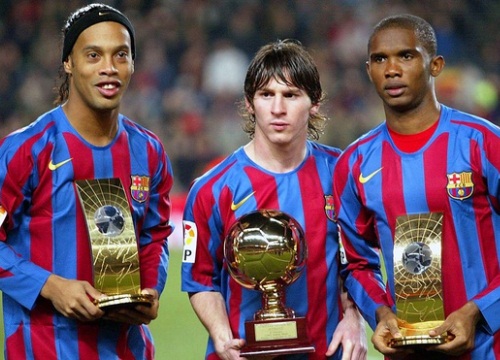 Ronaldinho được Eto'o chúc mừng sinh nhật khi đang ngồi tù