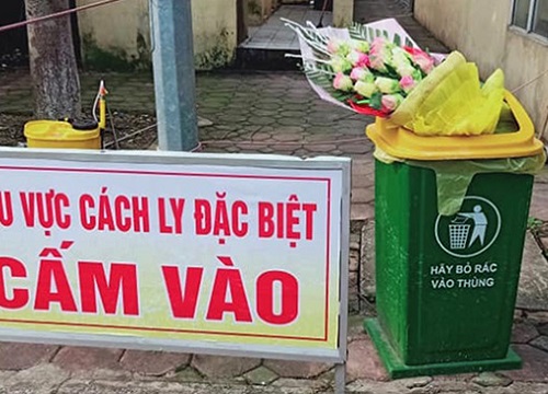 Vứt hoa được bác sĩ tặng vào thùng rác: 'Mong mọi người tha thứ cho bạn ấy'