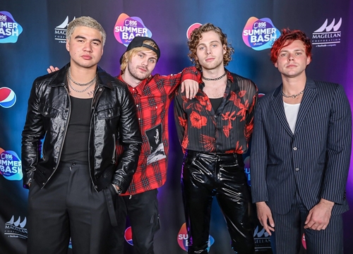 5 Seconds of Summer phát hành MV Lyric "Wildflower" được thực hiện từ 529 đoá hoa