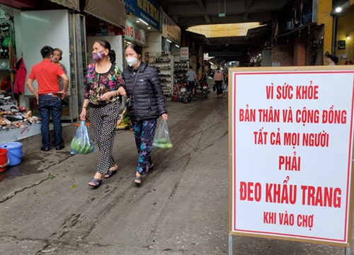 Những tấm biển đặc biệt vì cộng đồng tại khu chợ "khét tiếng" Hà Nội