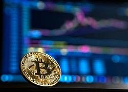 Bitcoin 'mắc cạn', nhà đầu tư bối rối