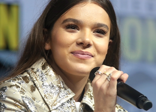 Hết trách móc tình cũ, Hailee Steinfeld trở lại với một ca khúc đong đầy nỗi nhớ nhung "I Love You's"