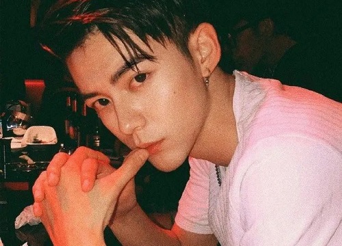 Hot boy triệu follow để lộ nhan sắc thật khi vô tình xuất hiện trong livestream của bạn: Khác vẻ soái khí bình thường hơi nhiều đó nha