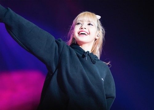 #LalisaManobanDay lấp đầy Twitter, Lisa (BlackPink) trở thành nữ idol đầu tiên có hashtag sinh nhật đạt lượt đăng vượt trội