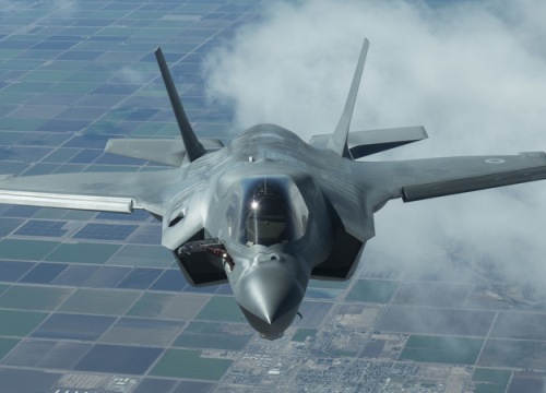 Mỹ dừng thử nghiệm F-35 vì Covid-19