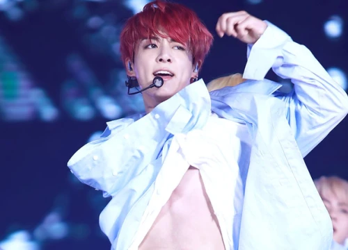 "Rớt hết liêm sỉ" trước màn cởi áo khoe body mãn nhãn của Jungkook (BTS) và tất cả là nhờ công của anh cả Jin!