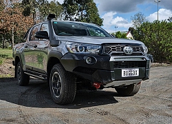 Toyota Hilux lột xác dữ dằn qua bản độ Sports Line Black Bison Edition