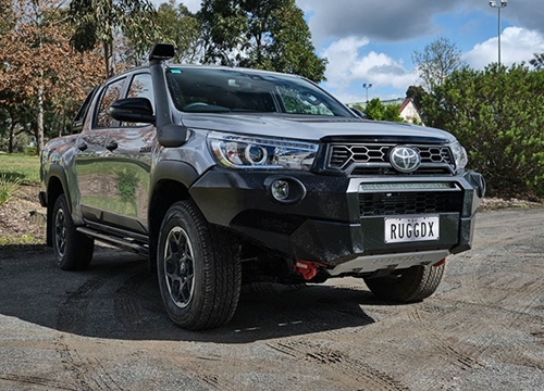 Toyota Hilux lột xác dữ dằn qua bản độ Sports Line Black Bison Edition