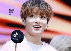 Cá tháng Tư sắp kết thúc, Jungkook (BTS) vẫn kịp "dính đạn": Lộ ảnh hẹn hò, sống chung với mẫu trẻ Alex Armanto?